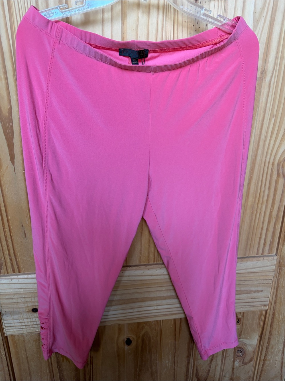 NWT Women's size large Pink Crop Active Capris